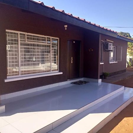 Kasuda Three Bedrooms House In Livingstone Exterior photo