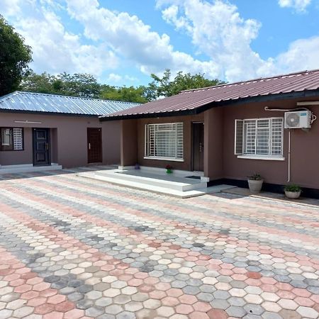 Kasuda Three Bedrooms House In Livingstone Exterior photo