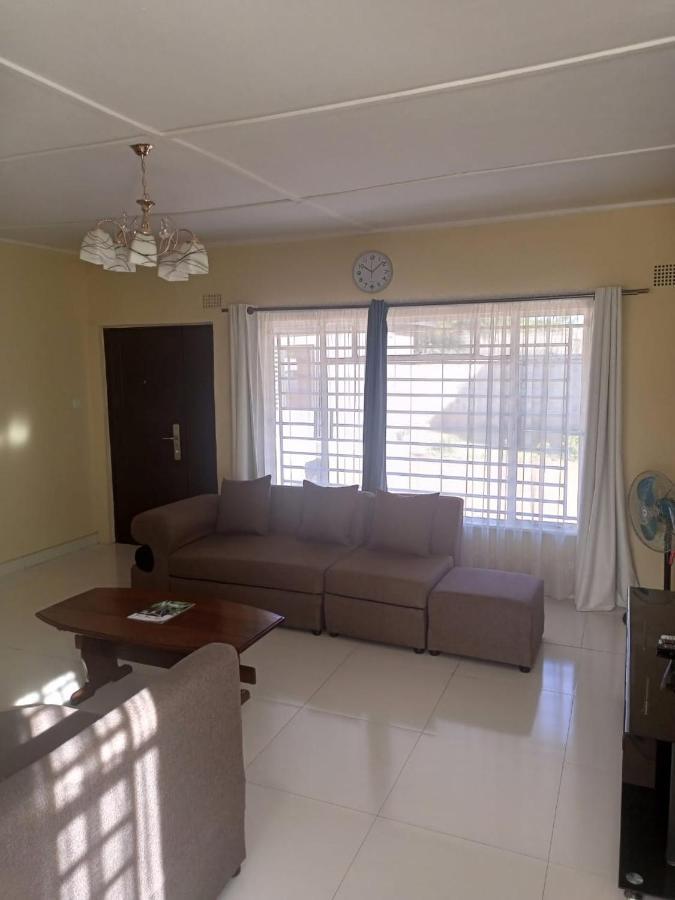 Kasuda Three Bedrooms House In Livingstone Exterior photo