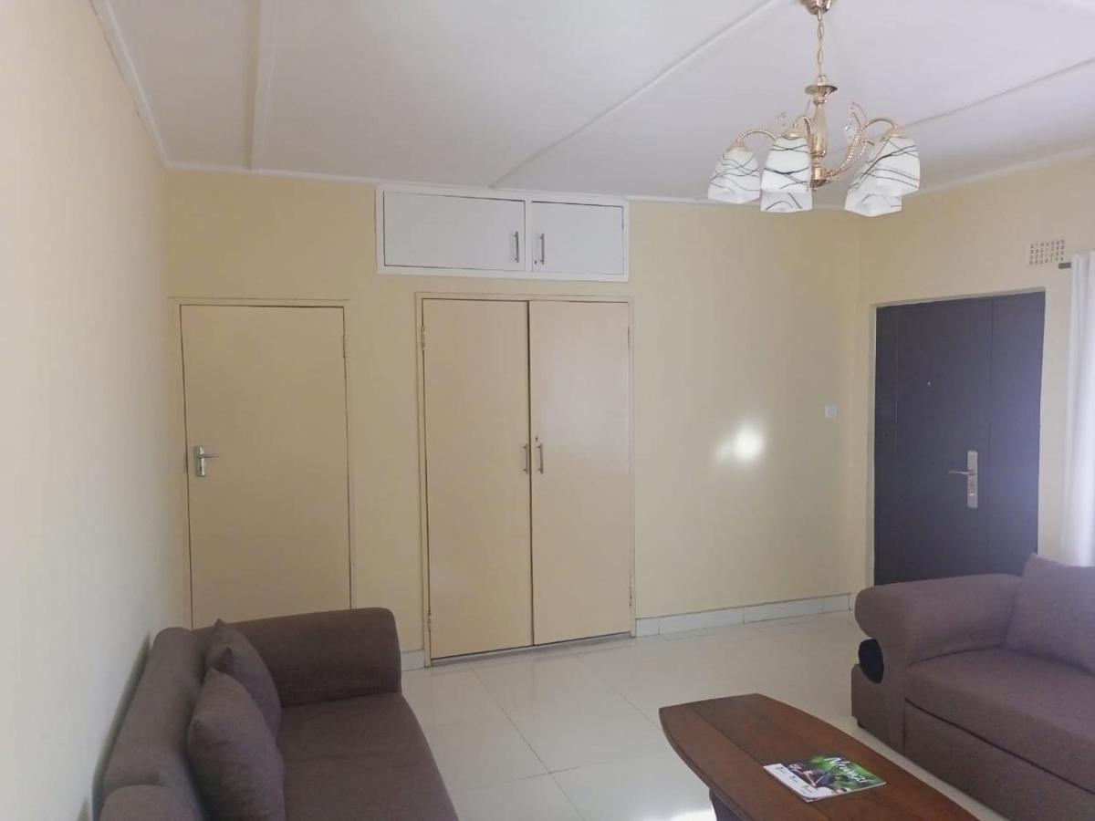 Kasuda Three Bedrooms House In Livingstone Exterior photo