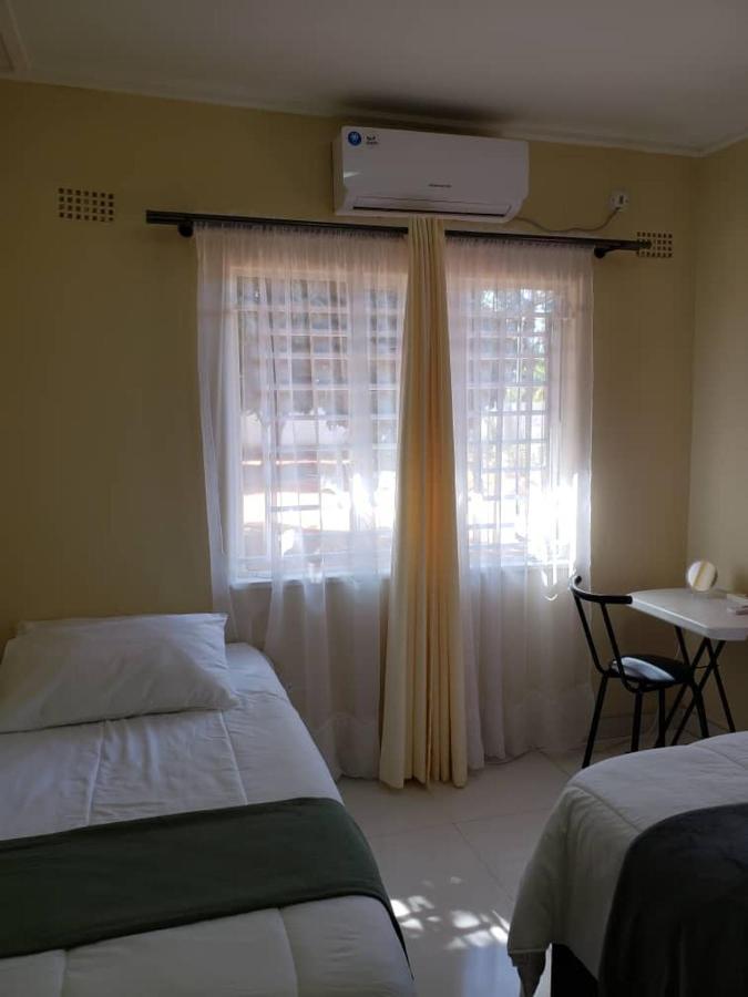 Kasuda Three Bedrooms House In Livingstone Exterior photo