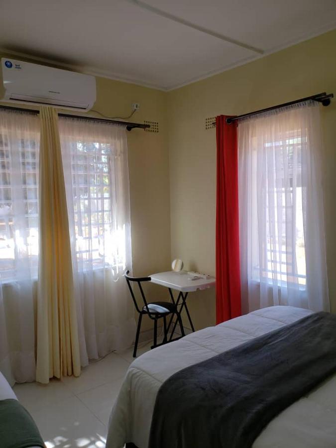 Kasuda Three Bedrooms House In Livingstone Exterior photo