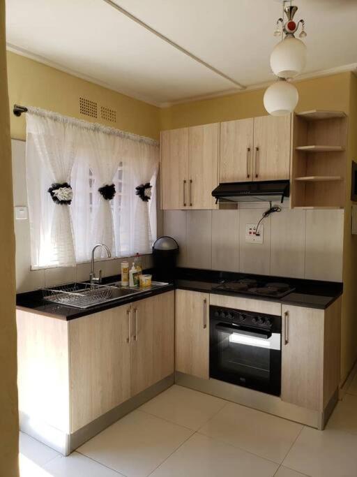 Kasuda Three Bedrooms House In Livingstone Exterior photo