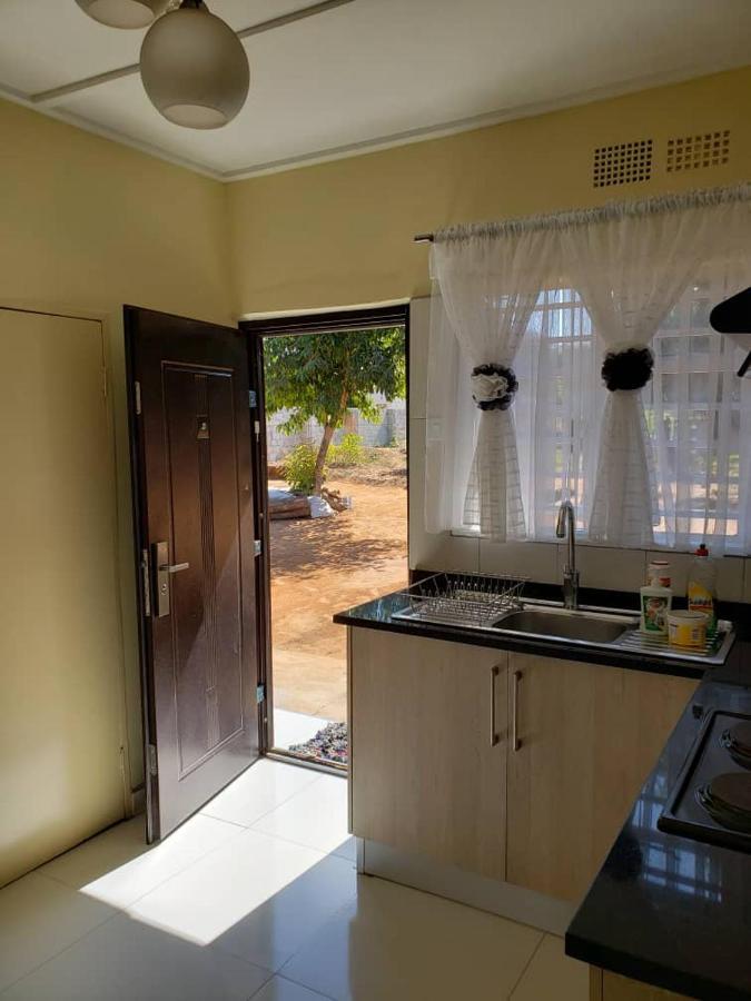 Kasuda Three Bedrooms House In Livingstone Exterior photo