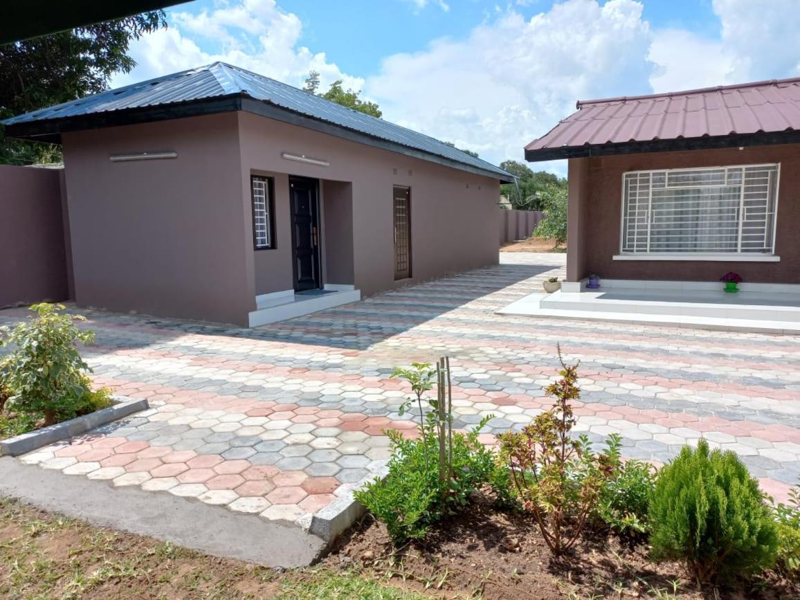 Kasuda Three Bedrooms House In Livingstone Exterior photo