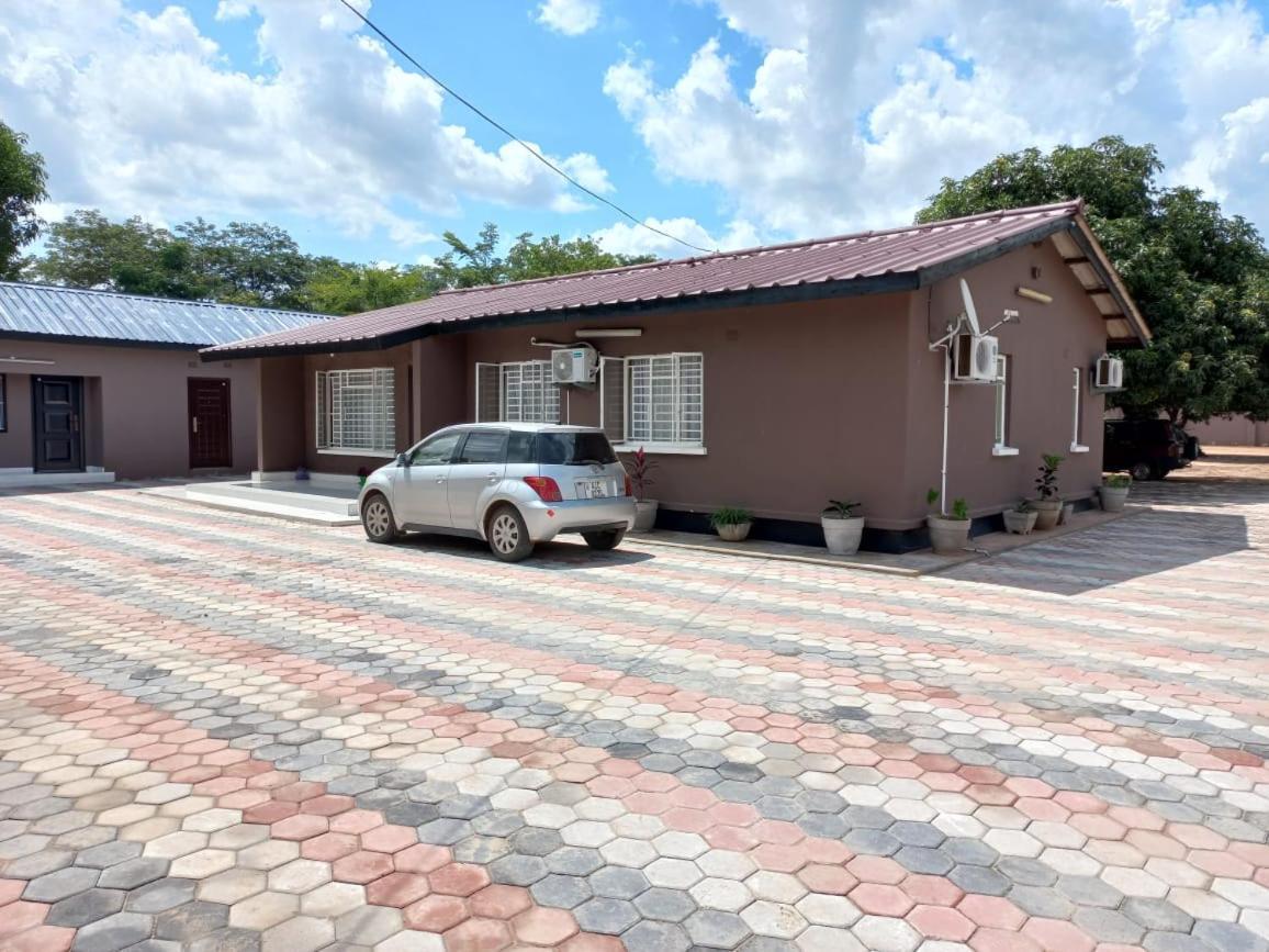 Kasuda Three Bedrooms House In Livingstone Exterior photo