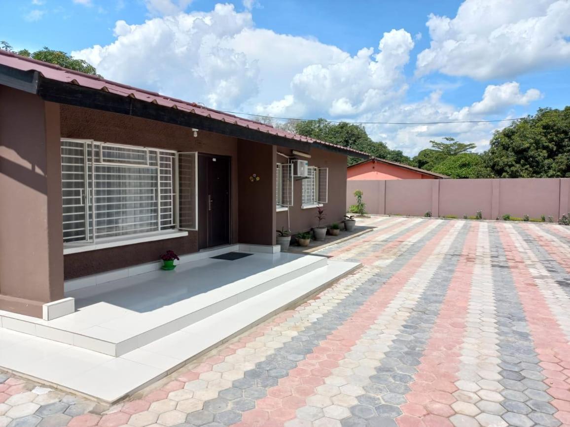 Kasuda Three Bedrooms House In Livingstone Exterior photo