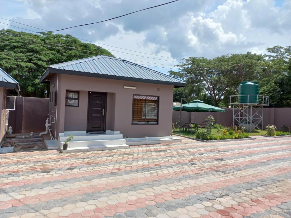 Kasuda Three Bedrooms House In Livingstone Exterior photo