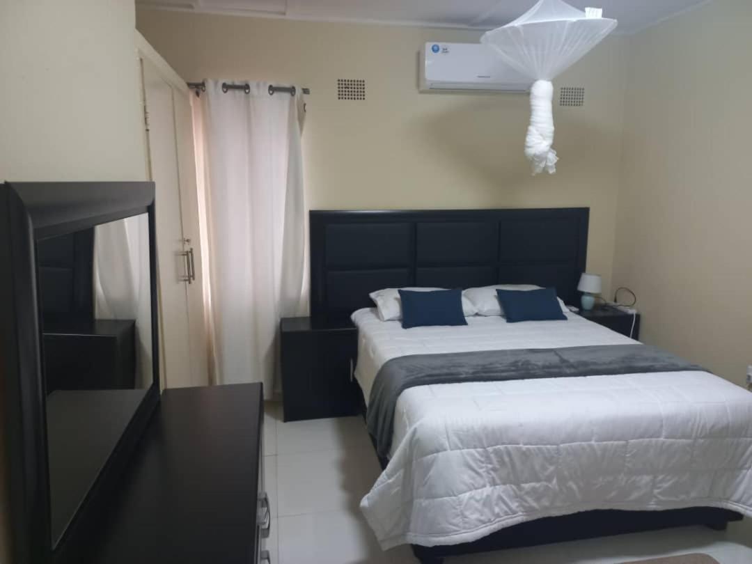 Kasuda Three Bedrooms House In Livingstone Exterior photo